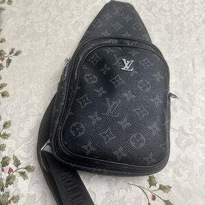 Louis Vuitton Black Monogram Clutch
(Copy)